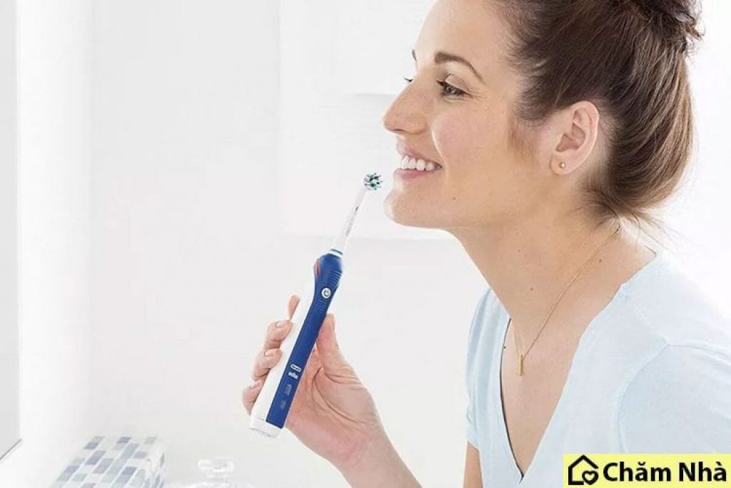 Có nên sử dụng bàn chải điện đánh răng điện không?